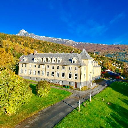 Solhov, Castle Of The Lyngen Alps Hotel Lyngseidet Екстериор снимка