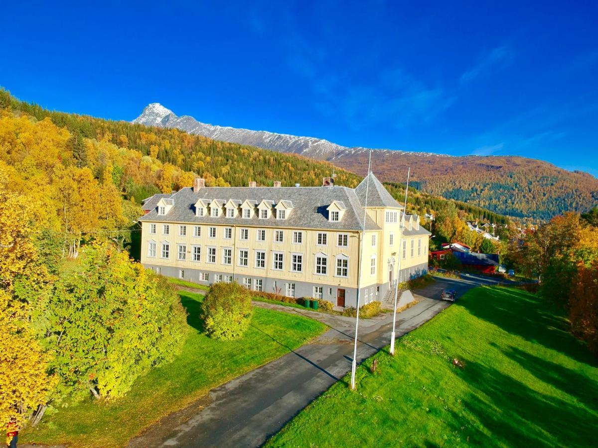 Solhov, Castle Of The Lyngen Alps Hotel Lyngseidet Екстериор снимка