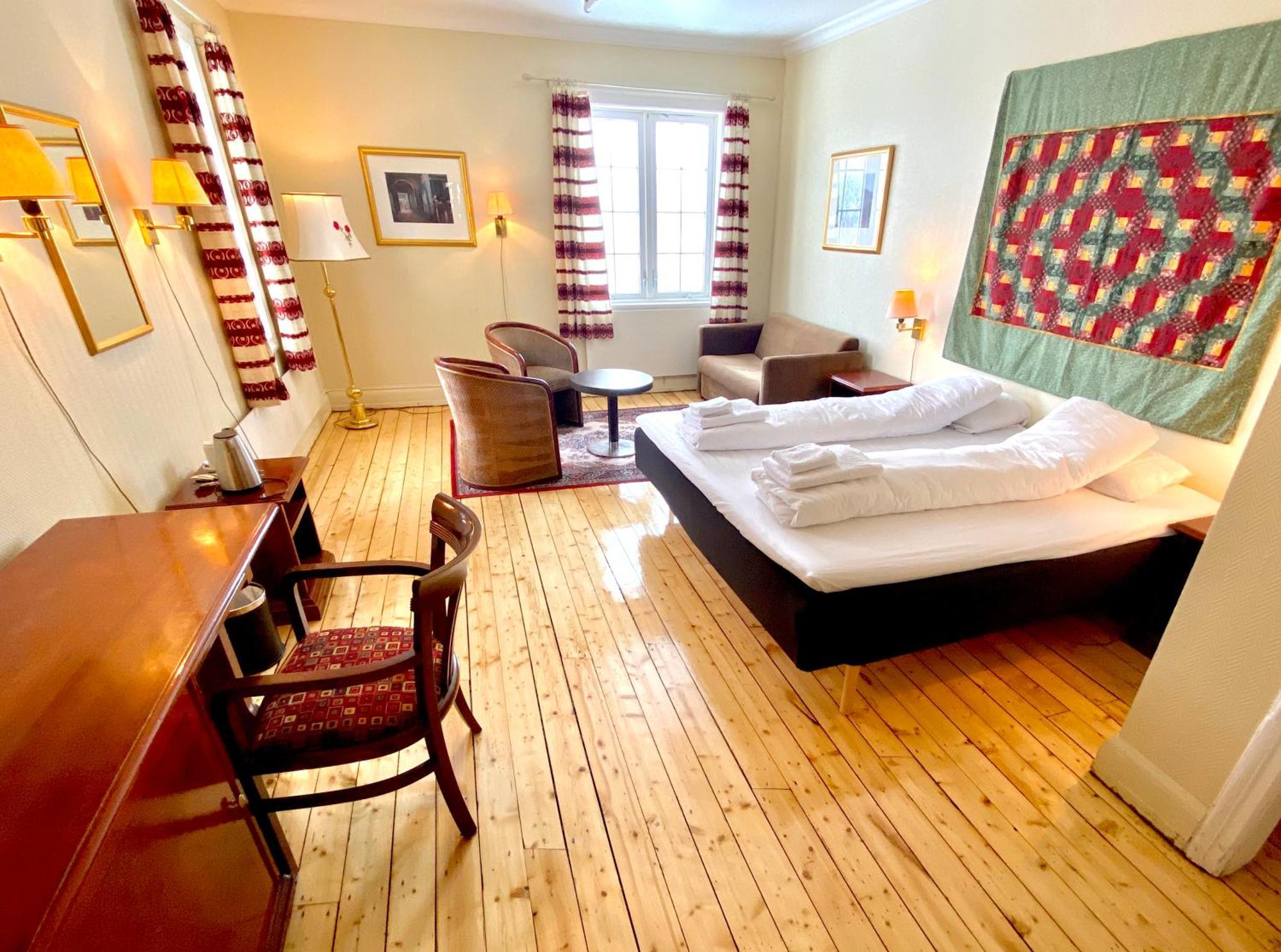 Solhov, Castle Of The Lyngen Alps Hotel Lyngseidet Екстериор снимка