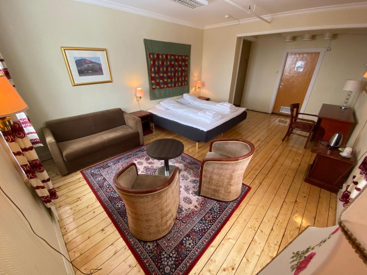 Solhov, Castle Of The Lyngen Alps Hotel Lyngseidet Екстериор снимка